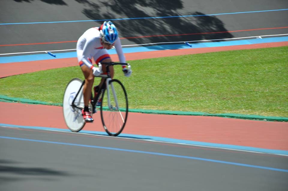 東亞運銀牌黃合旬