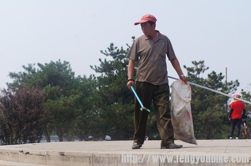 给李自成扫地也自豪