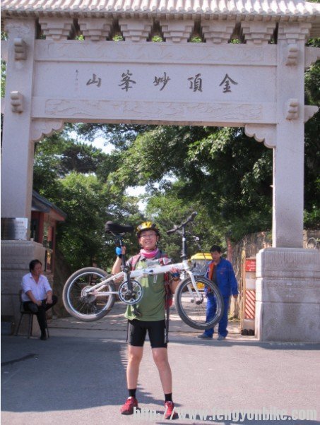 登顶后愉快的样子