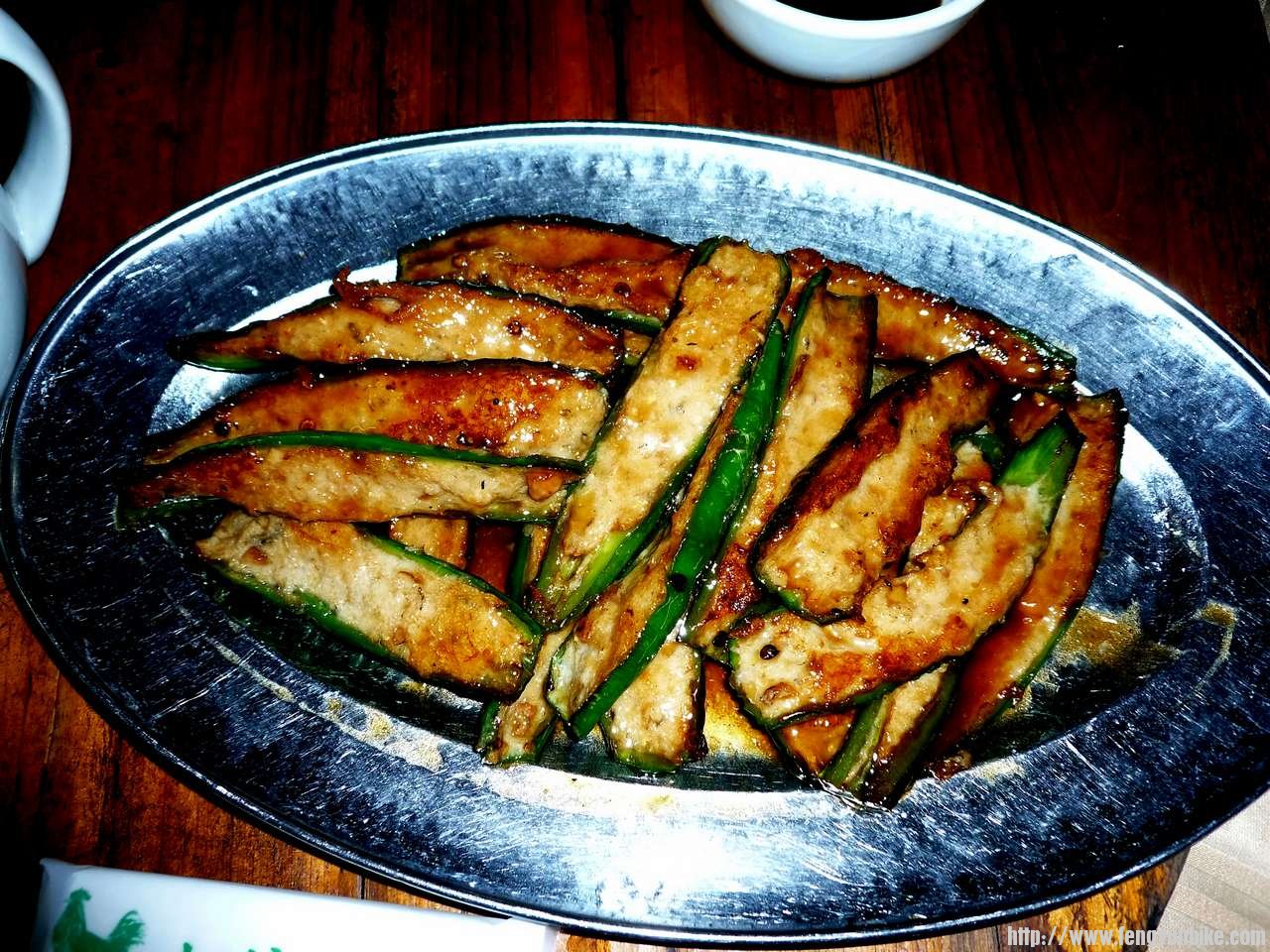 尖椒填上鱼肉馅烧的我很爱吃