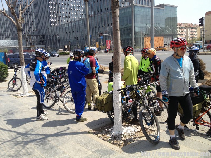 房山送行的 嘿嘿