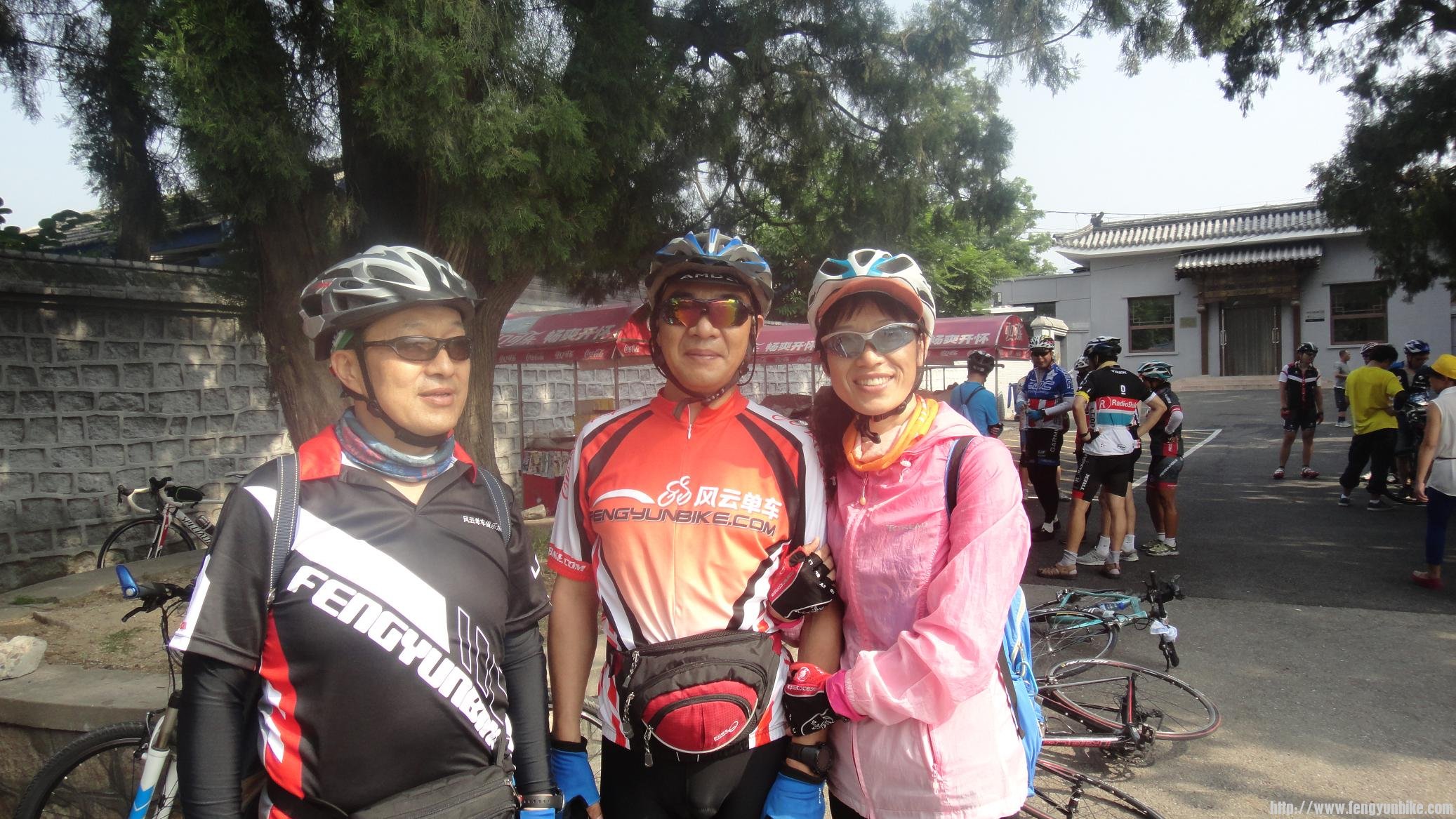 赶紧抓何老师、旺苗大哥合个影！