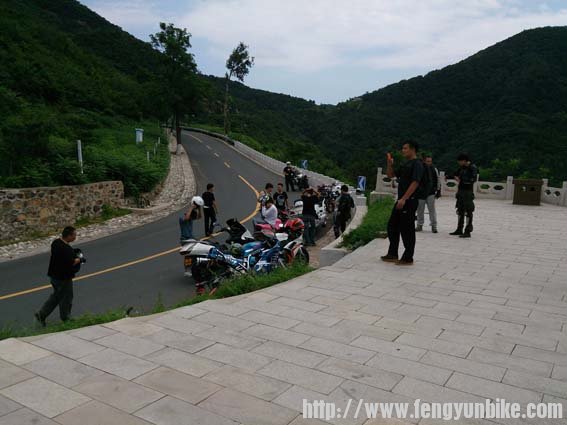 就是这个不知名字的观景台，耗尽了我全部的体力，我都开始担心还能不能回得了家了。 ...