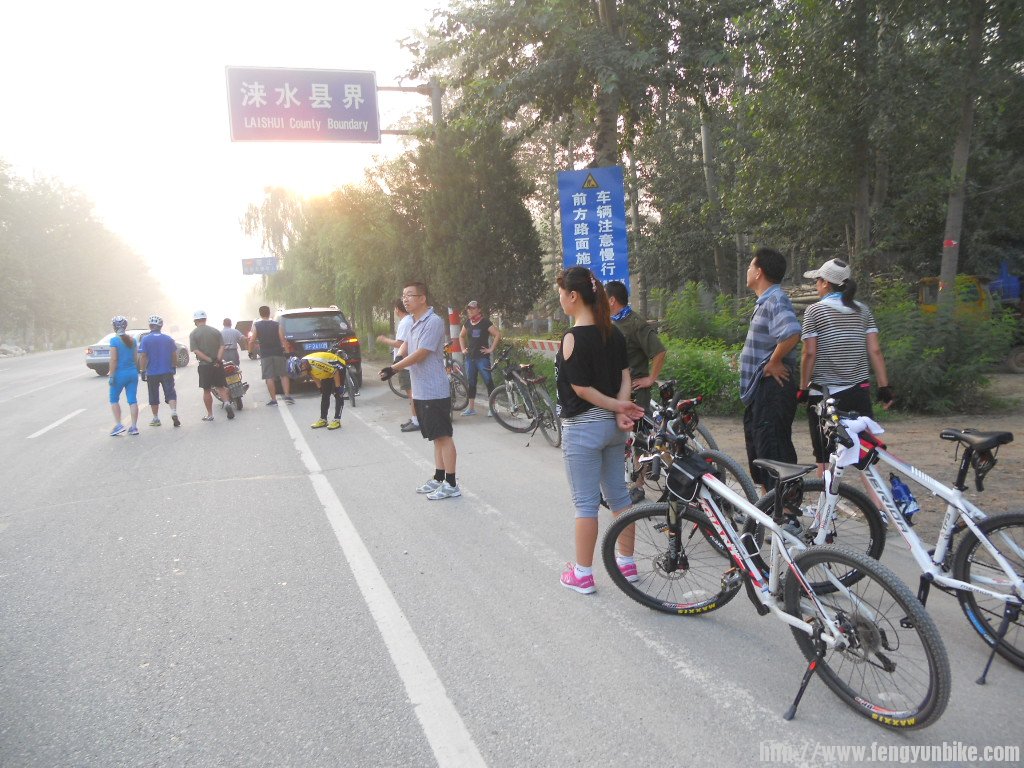 前来送行的易县车友