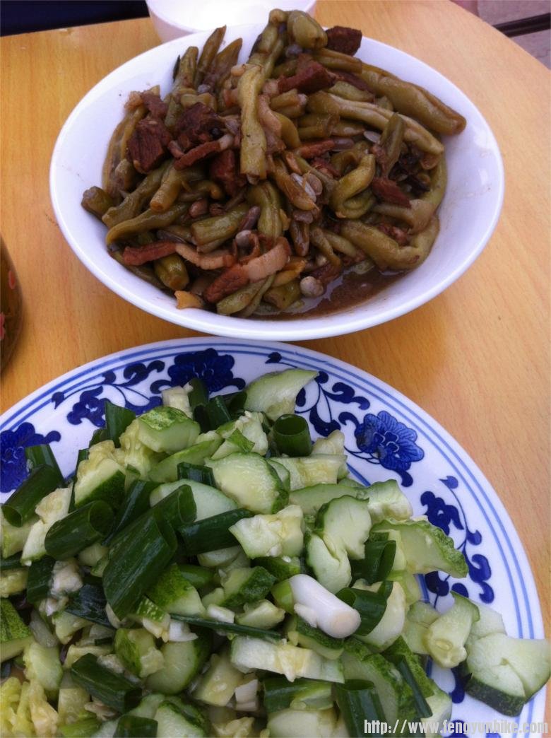 农家晚餐，住在七道河的一家小店