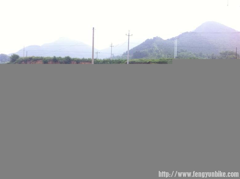 四季花海，路边一片片的鲜花，然人心旷神怡，完全没了骑车的疲惫