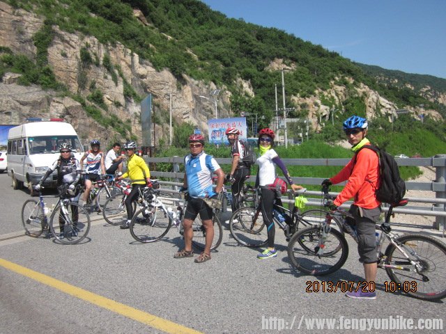 在此处与领骑大姐等三人分手