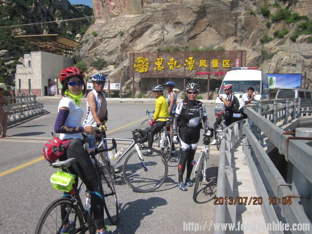 在此处与领骑大姐等三人分手