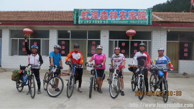 第二天出发前的留影