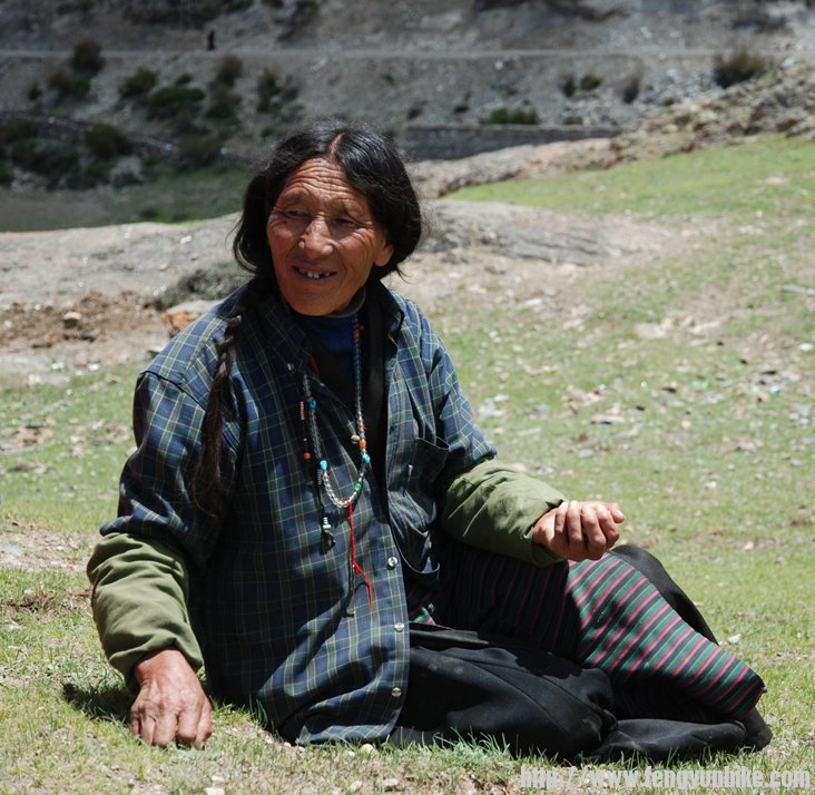 与世隔绝的藏族妇女