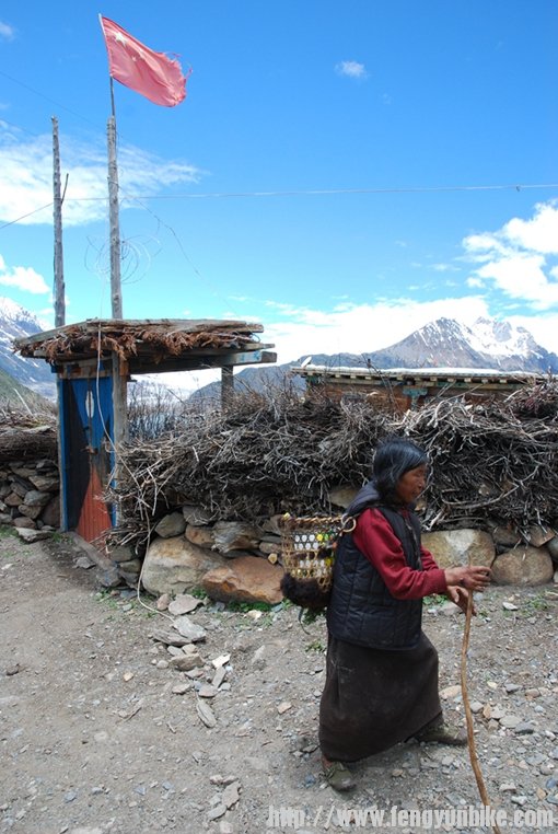 与世隔绝的藏族妇女