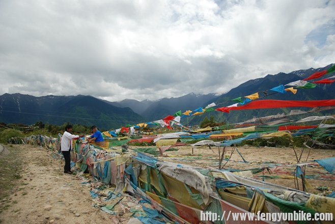 平措的爷爷带我们去转山