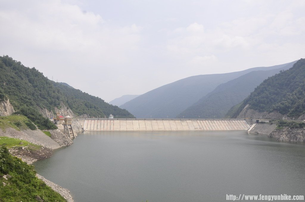 门源路上的水库