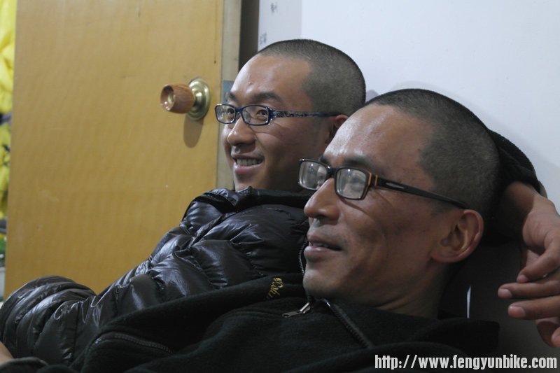 像哥俩还是像爷俩  哈哈