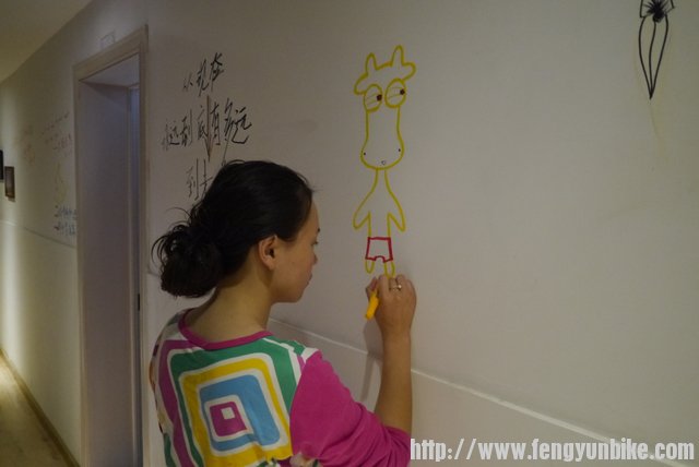 旅社的墙上各种得瑟