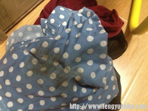 还有可怜的衣服们，正在洗涤中