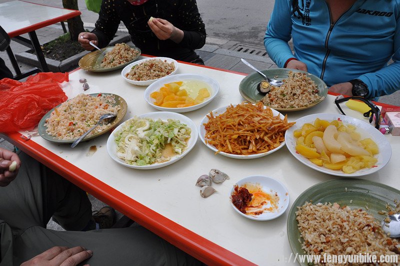 这顿饭我们吃的不错