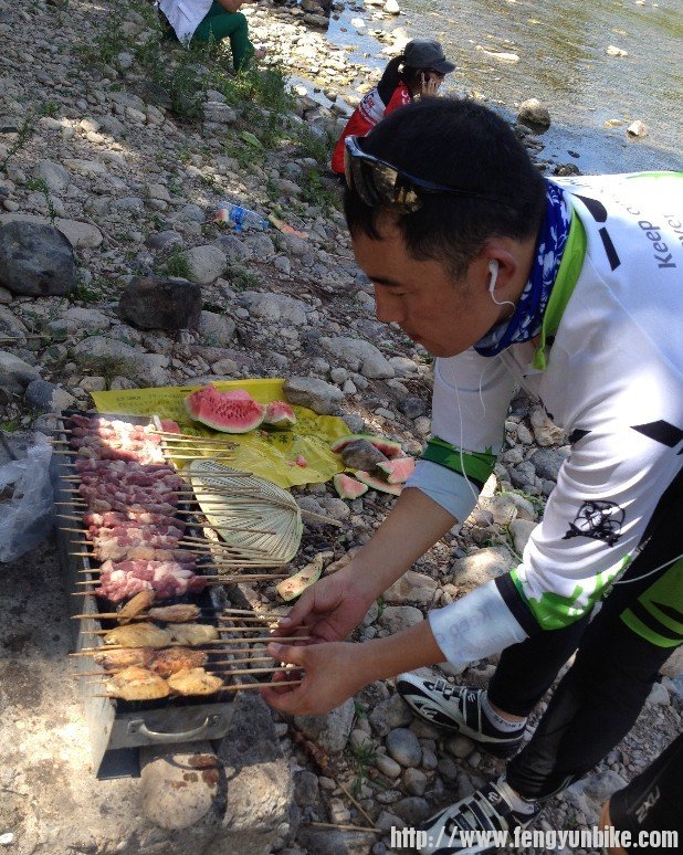 这是我在的摊前的主烤之一，非常感谢您的无私。烤的非常棒，对于我一个不怎么吃太辣的人来说，咱们这里肉火 ...