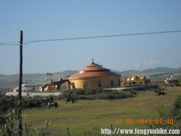 大汉行宫中最大的蒙古包