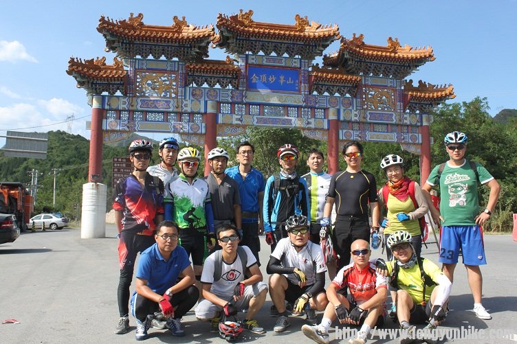 返回！再次合影留念，解散！