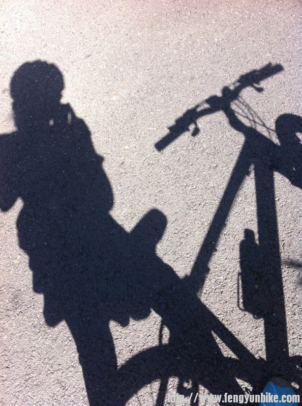 落寂的影子，可是有单车相伴。。