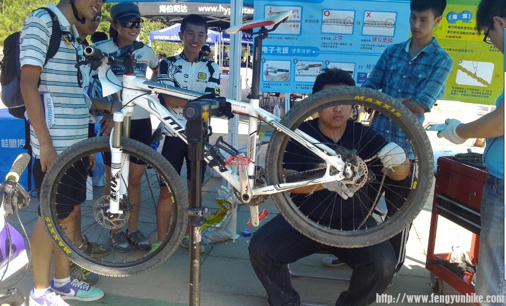 工作人员在工作