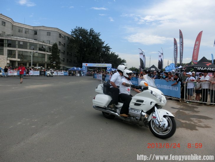 咔咔咔，连续拍摄