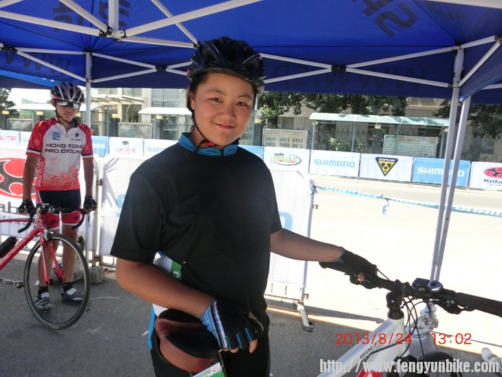 少年组的小车手，