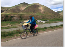 骑26款的骑行川藏的女生