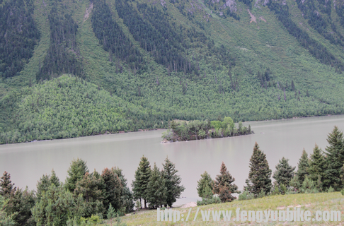 然乌神湖（湖中岛）