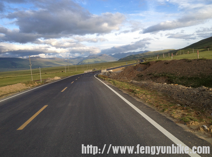 像不像美国西部公路（理塘至巴塘）