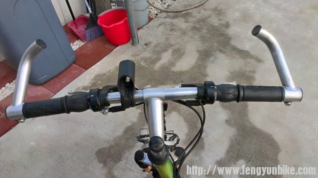 这算是直把，稍微有点弯，往前弯跟往后弯可以相差约5厘米