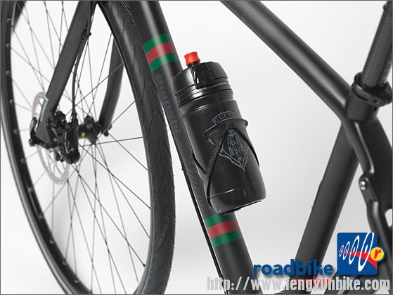 红绿色是意大利国旗的颜色吧?