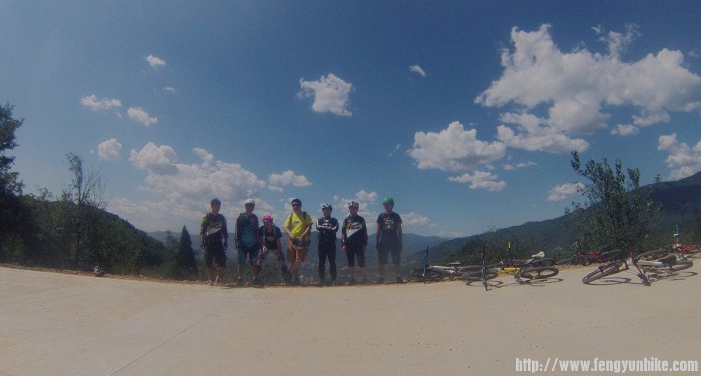 难得有张正常的合影