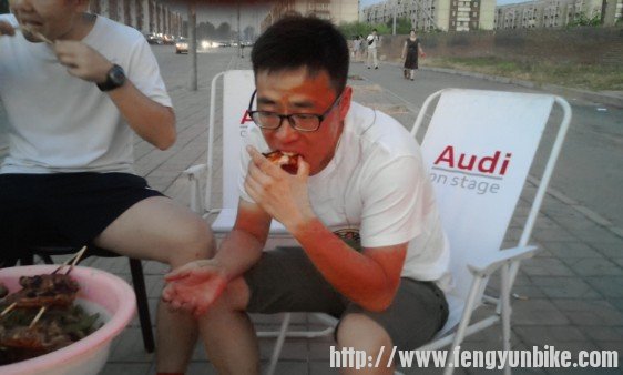 伟处长说鸡翅就得这么吃