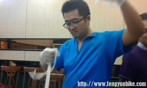 一丝不苟的龙哥