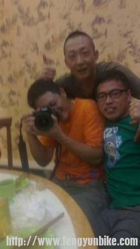 时刻不放手中枪