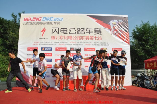热烈祝贺风云BH联队取得男子公路精英组团体第一