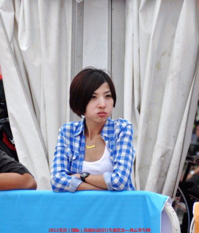 高端车展第三天—现场美女观众