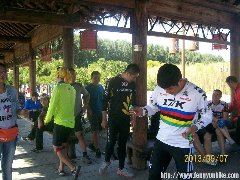 裤裆怎么开啦！！