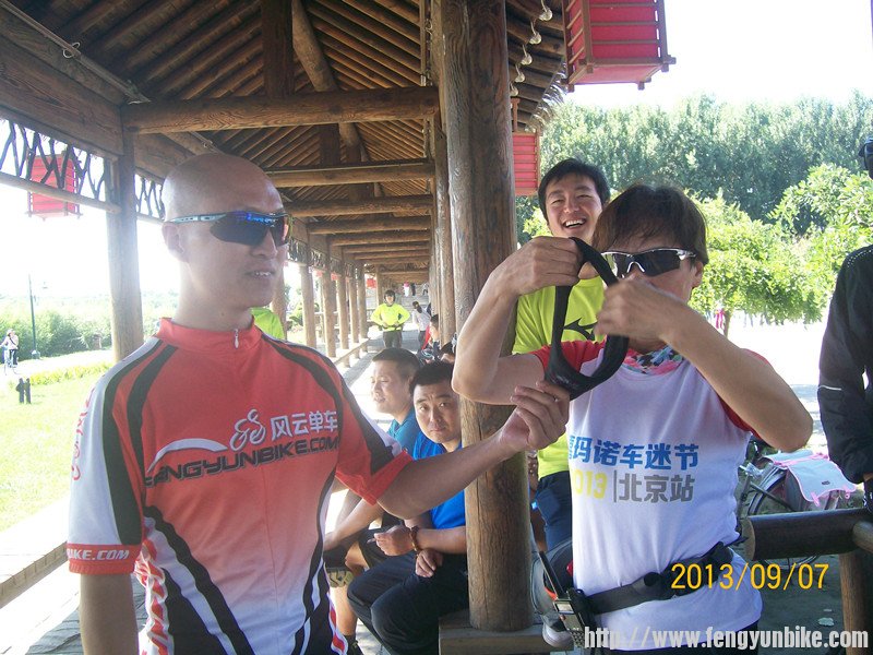 凤凰姐跟孤灯大师换信物！！这是什么大师啊！