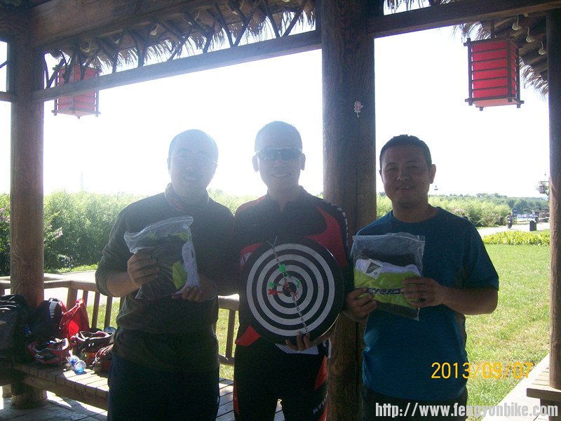 冠军和老年组成员一起合影！！