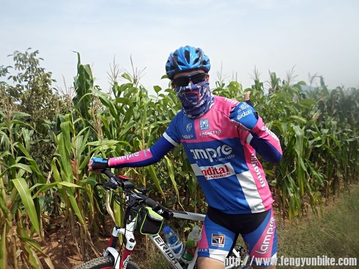 南戴河骑过来的帅哥单骑行者