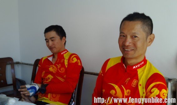 懒猴哥.四爷说啥时上菜啊