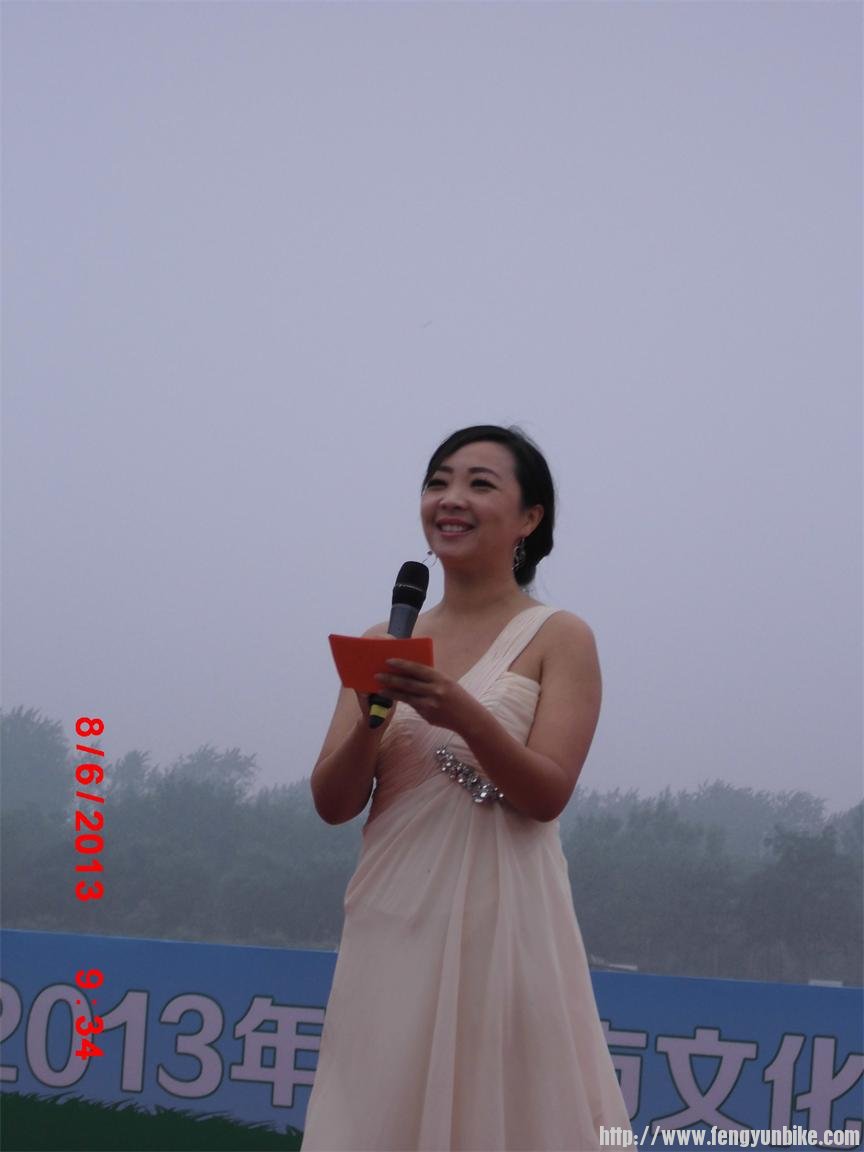 漂亮的主持人！