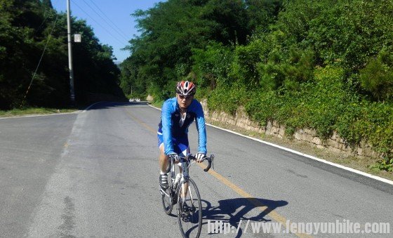 满哥登顶望宝川