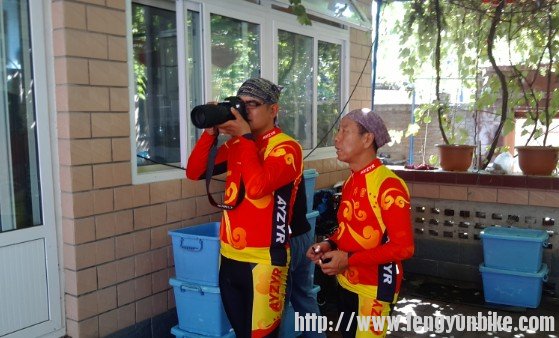 表哥说这下看清楚了