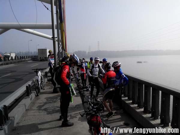 应该是彩虹桥吧