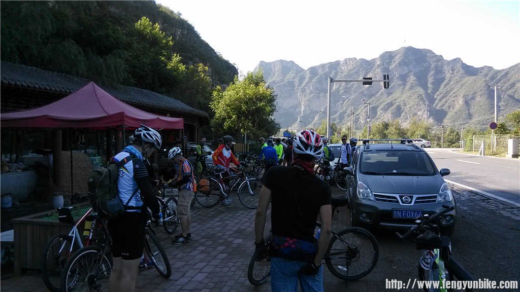 前面那个，你手在干吗？（我真不是故意拍到的）