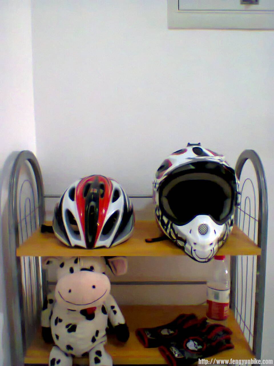 半盔，全盔，一个都不能少，得保护好咱这张脸不是，不然破了相可就相当于整容了 ... ... ... ... ... ...